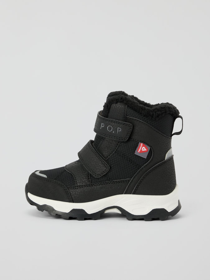 Vedenpitävät topatut talvikengät Vedenpitävät topatut talvikengät