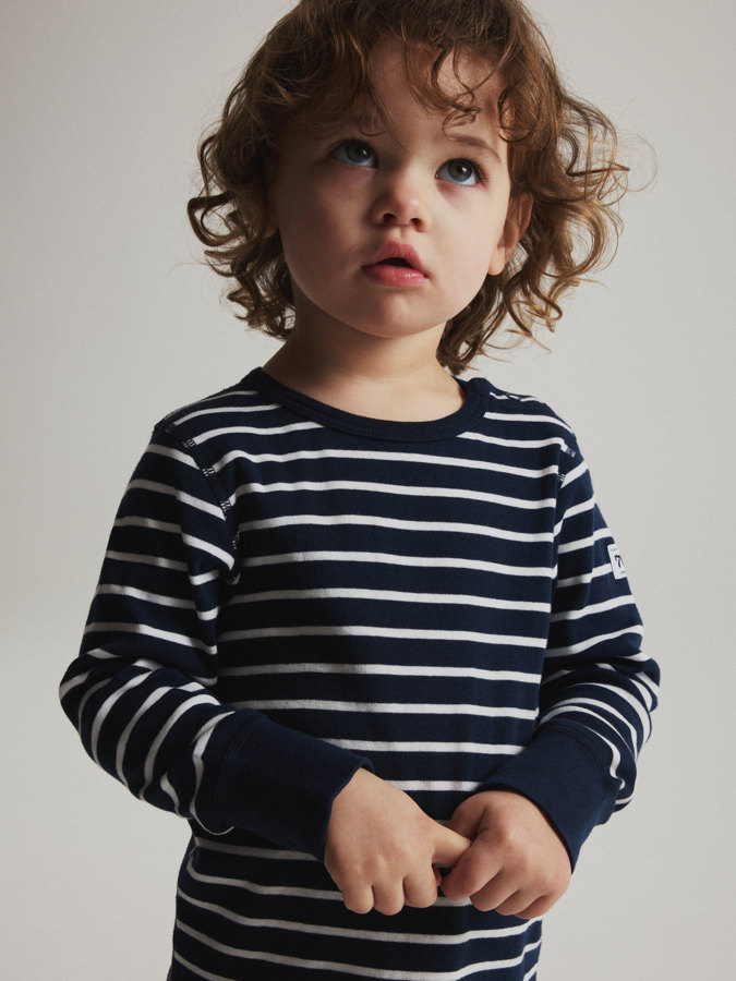 Raidallinen pitkähihainen t-paita Raidallinen pitkähihainen t-paita