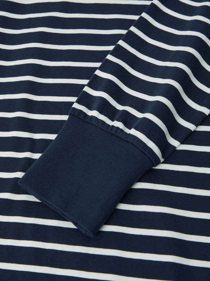 Aikuisten raidallinen yöpaita Aikuisten raidallinen yöpaita