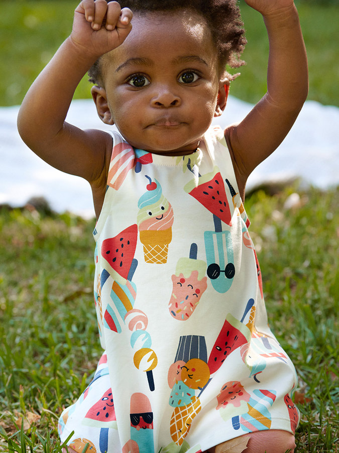 Vauvan mekko jäätelökuviolla Vauvan mekko jäätelökuviolla