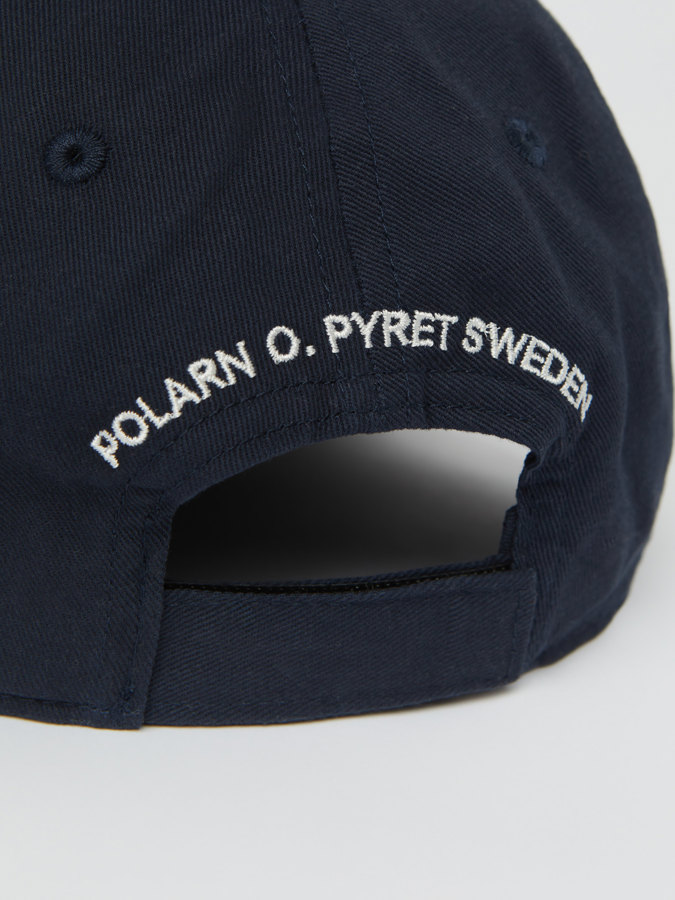 Lippalakki P-applikoinnilla, yksivärinen Lippalakki P-applikoinnilla, yksivärinen