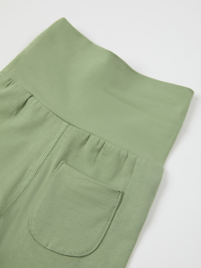 Yksiväriset housut taitettavilla resoreilla Yksiväriset housut taitettavilla resoreilla