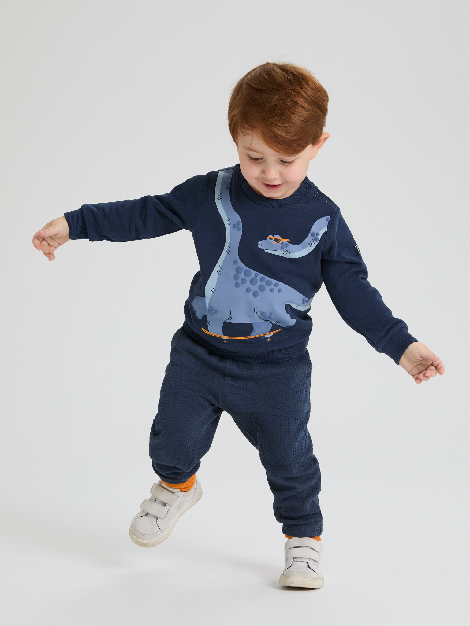 Pitkähihainen t-paita dinosauruskuviolla