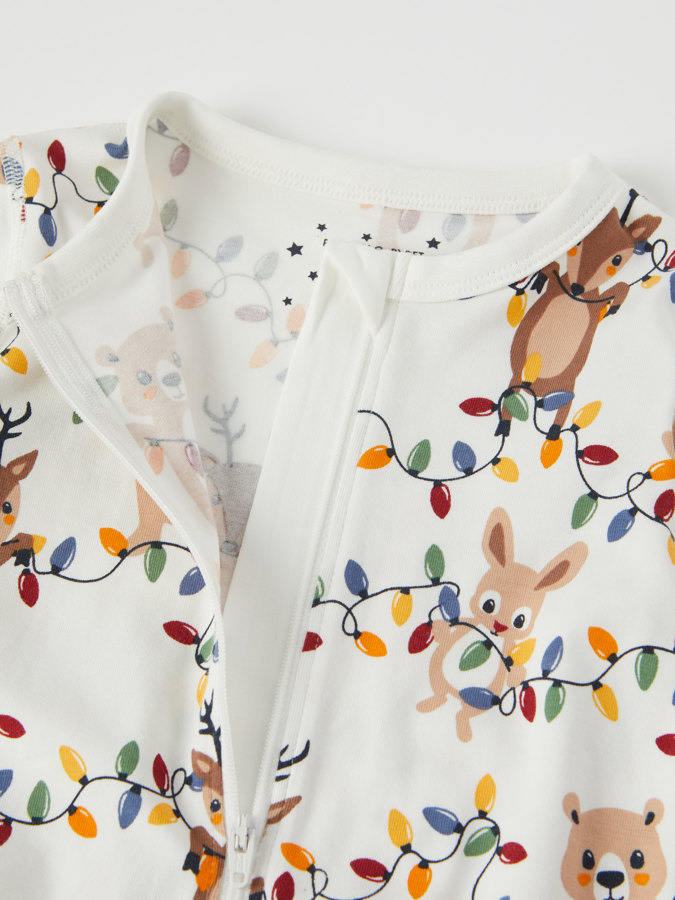 Pyjamahaalari joulukuviolla Pyjamahaalari joulukuviolla