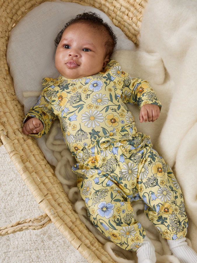 Röyhelöbody kukkakuviolla Röyhelöbody kukkakuviolla