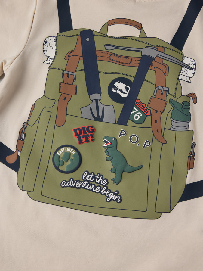 T-paita seikkailukuviolla T-paita seikkailukuviolla