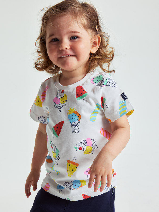 T-paita jäätelökuviolla T-paita jäätelökuviolla