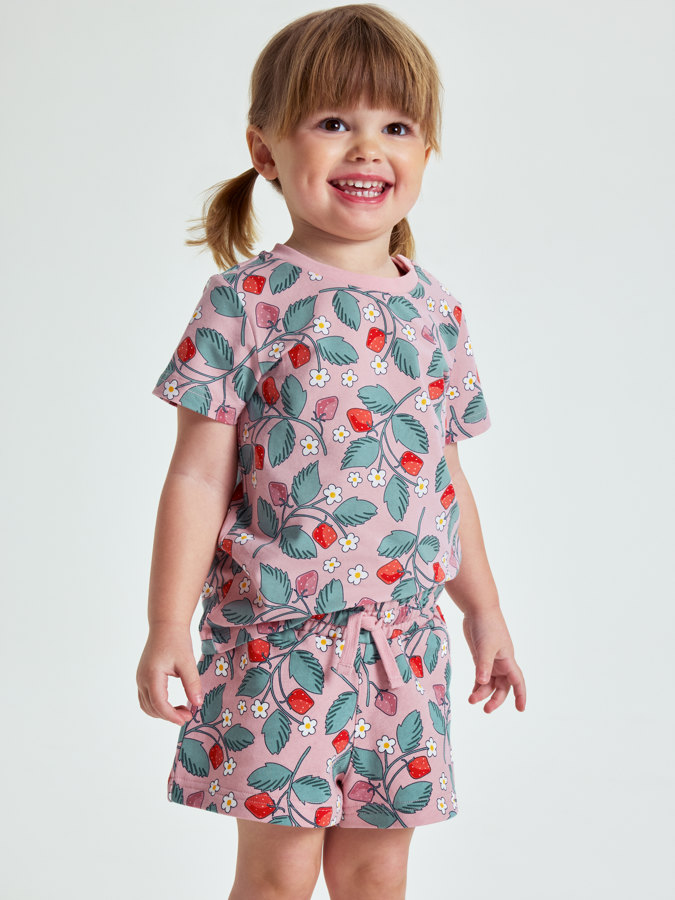 Collegeshortsit mansikkakuviolla Collegeshortsit mansikkakuviolla