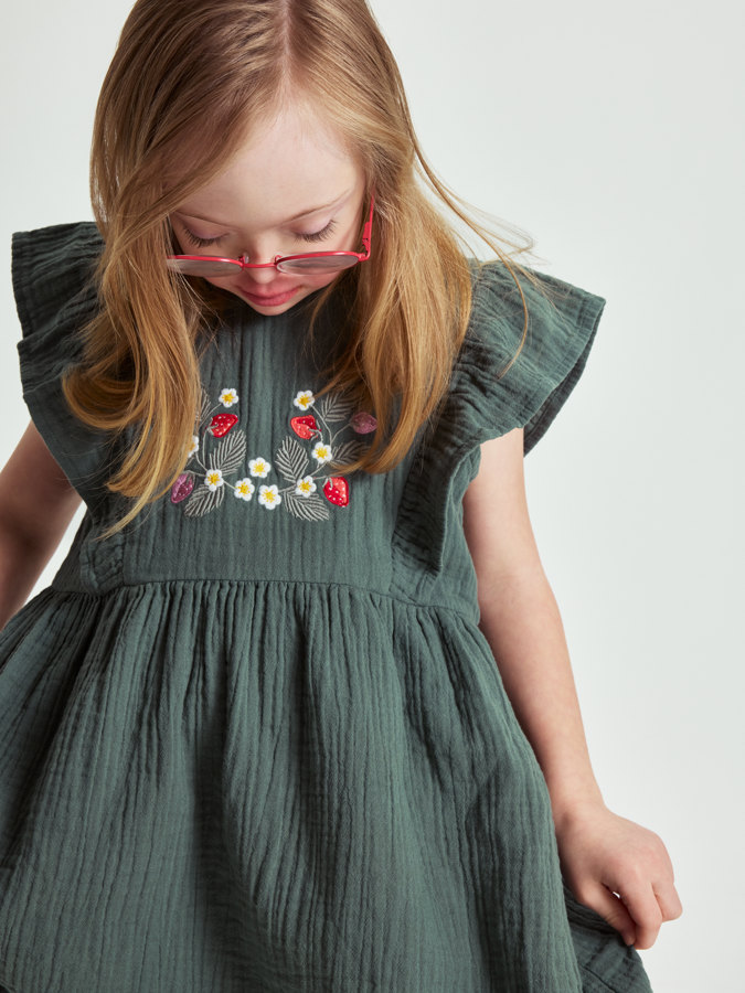 Röyhelömekko Röyhelömekko