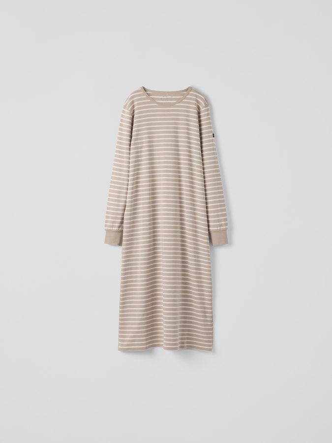 Aikuisten raidallinen yöpaita Aikuisten raidallinen yöpaita