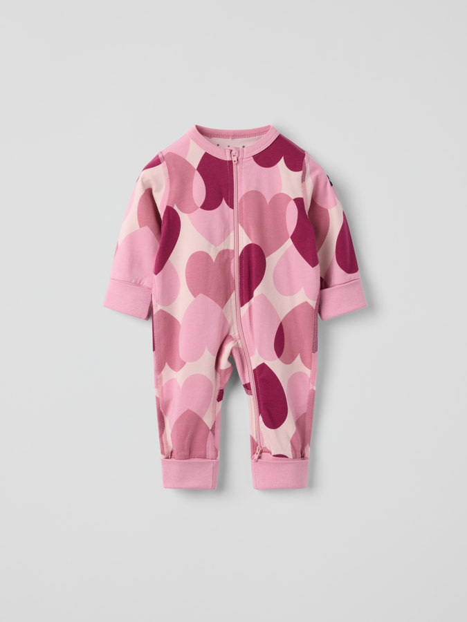 Pyjamahaalari sydänkuviolla