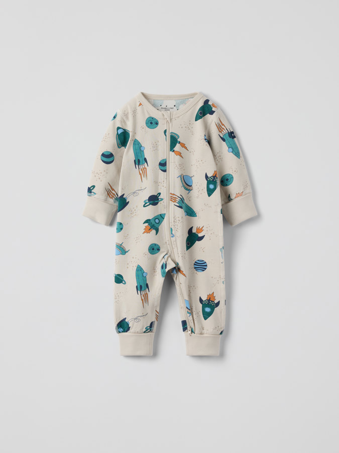 Pyjamahaalari avaruusaluskuviolla
