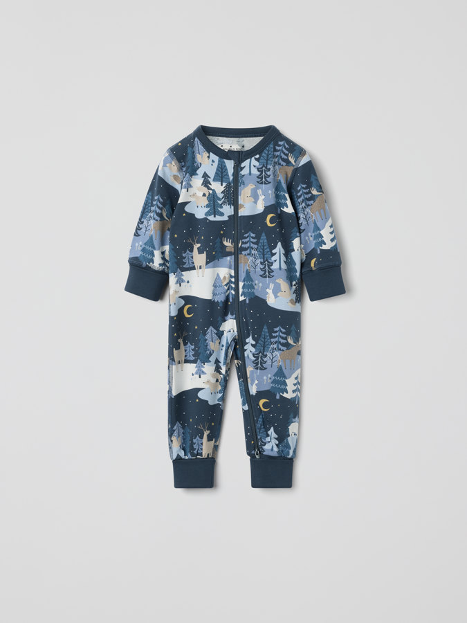 Pyjamahaalari talvikuviolla