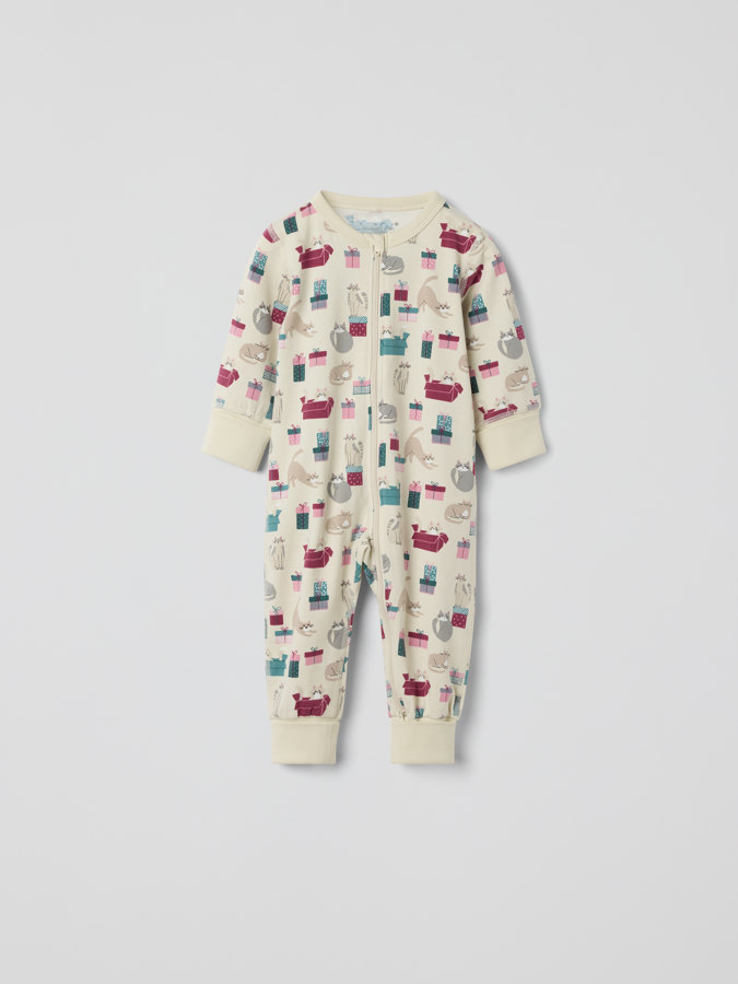 Pyjamahaalari joulukuviolla