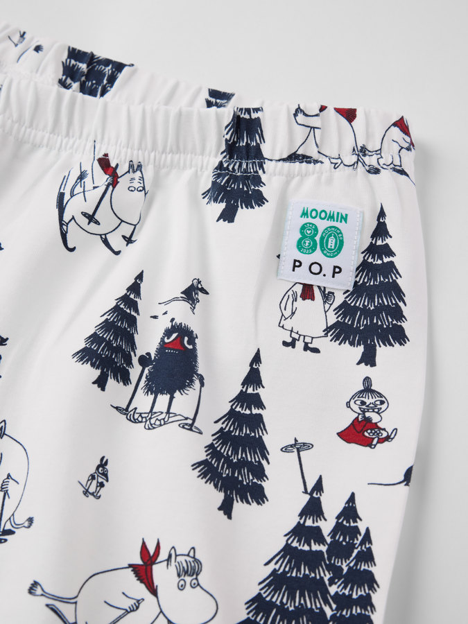 Aikuisten kaksiosainen pyjama muumikuviolla Aikuisten kaksiosainen pyjama muumikuviolla