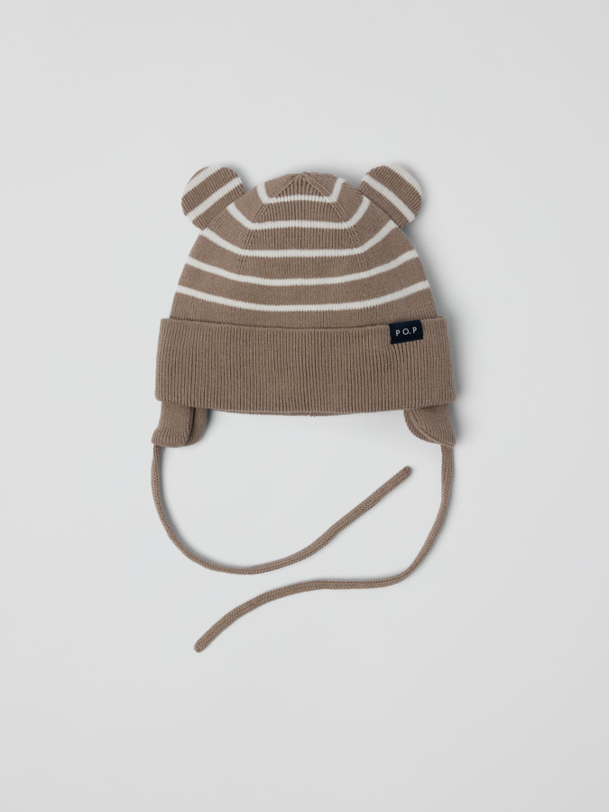 Raidallinen neulepipo korvilla Raidallinen neulepipo korvilla