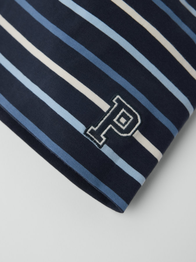 Raidallinen trikoopipo P-applikoinnilla