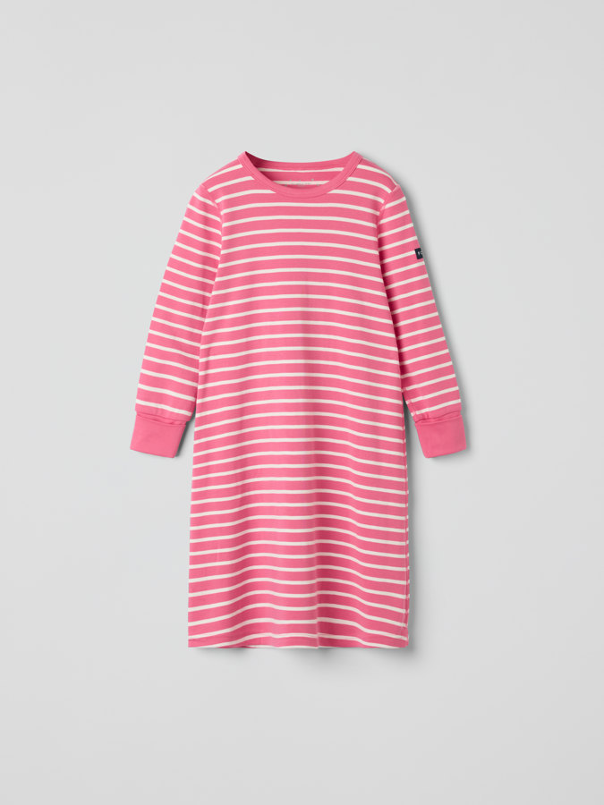 Raidallinen yöpaita