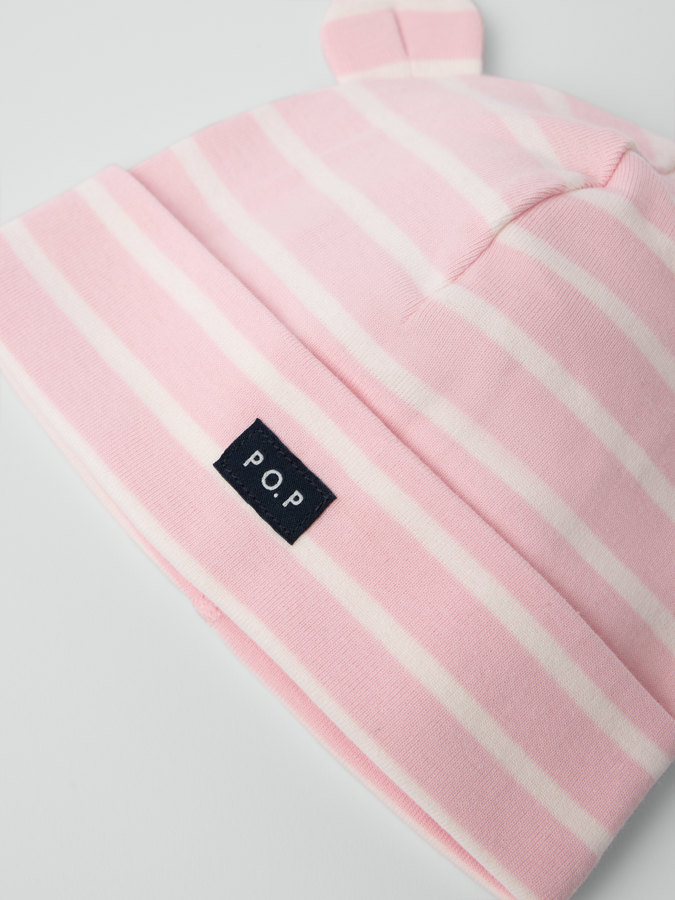 Pipo raidallinen vauvan