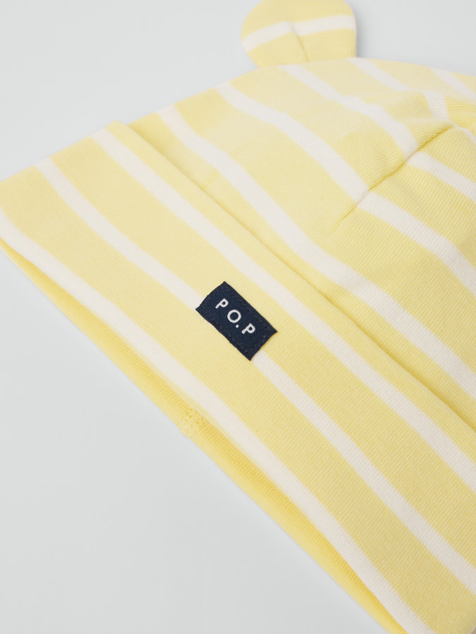 Pipo raidallinen vauvan