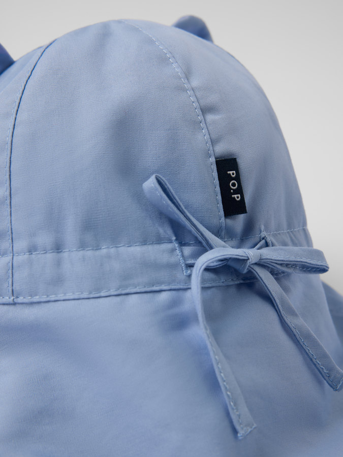 Kudottu UV-lippalakki korvilla