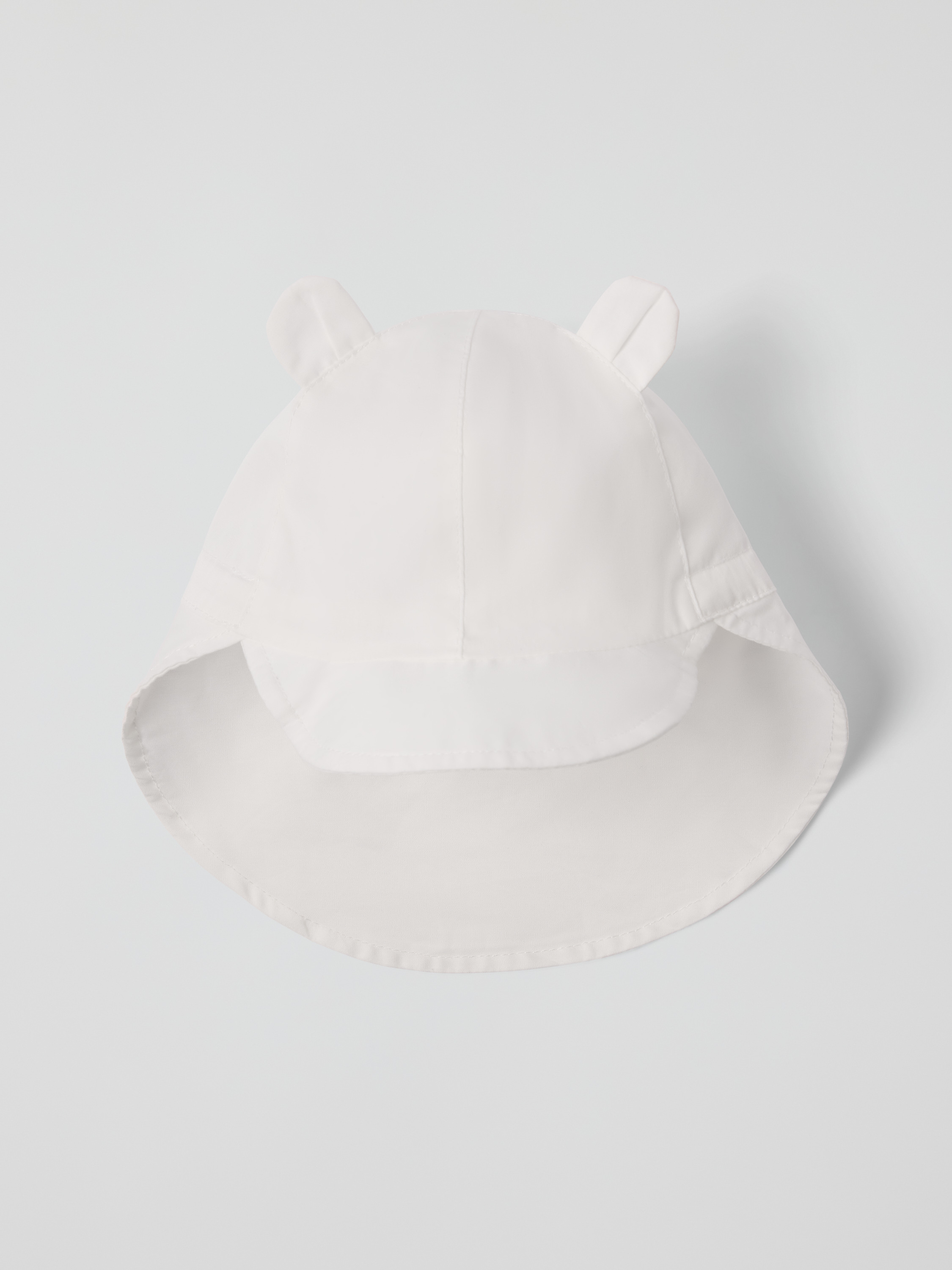 Kudottu UV-lippalakki korvilla