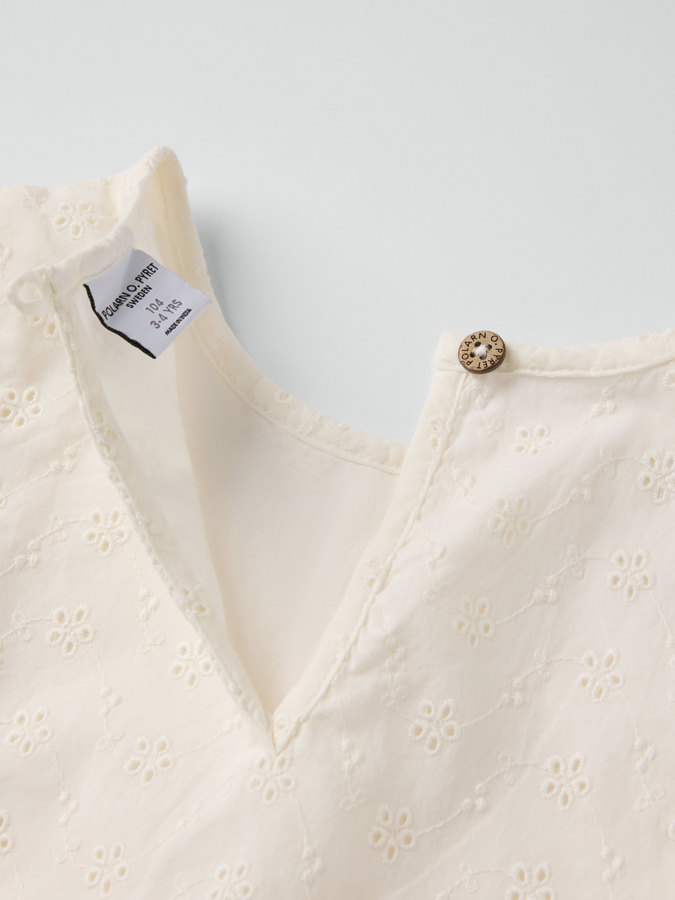 Kudottu röyhelöpusero