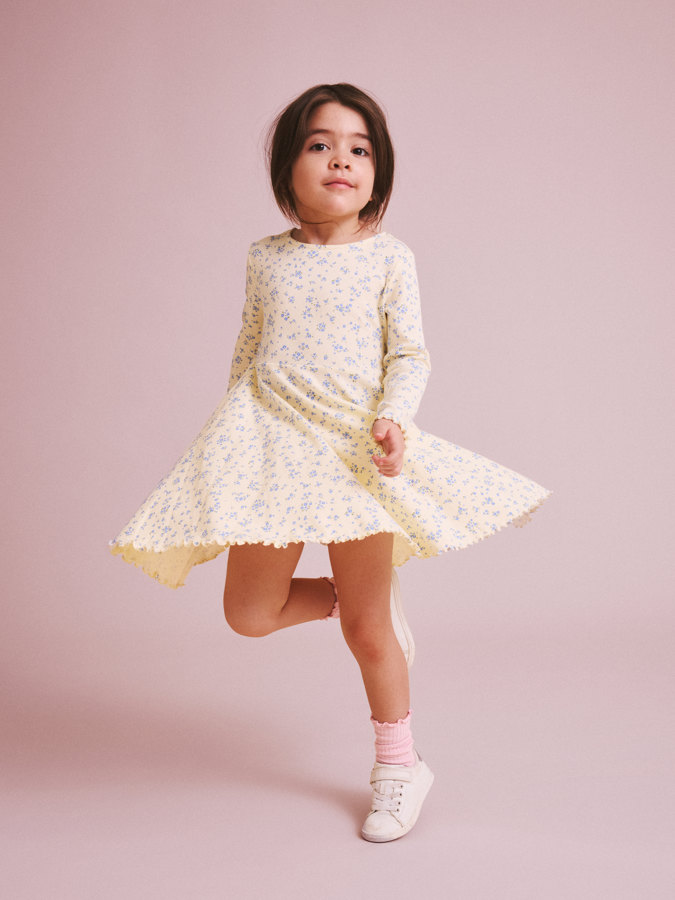 Pyörähdysmekko kukkakuvio