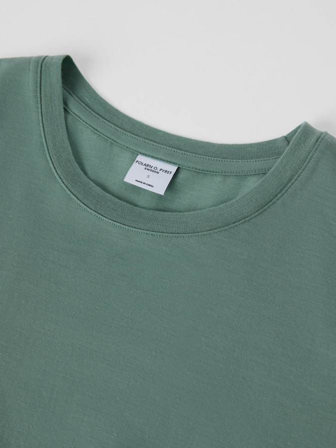 T-paita villasekoite