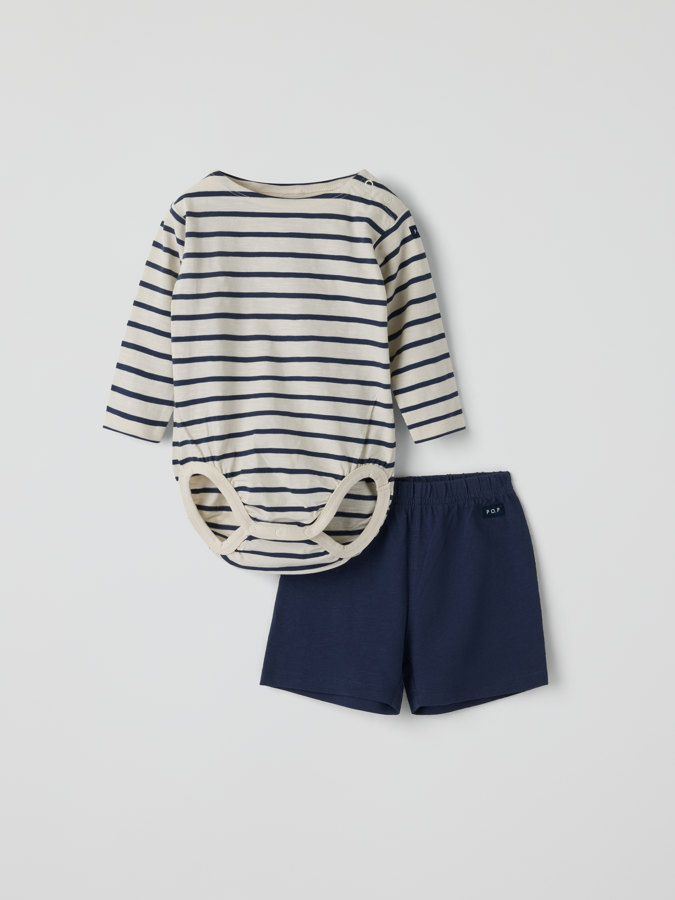 Setti body ja shortsit Setti body ja shortsit