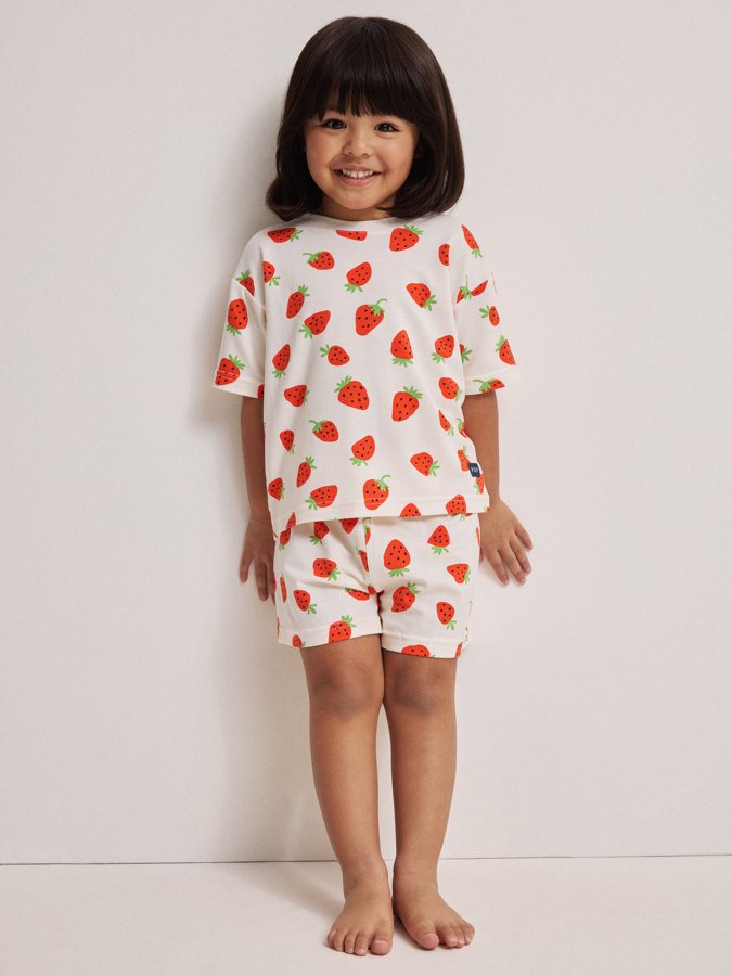 Lyhythihainen yöpuku mansikat