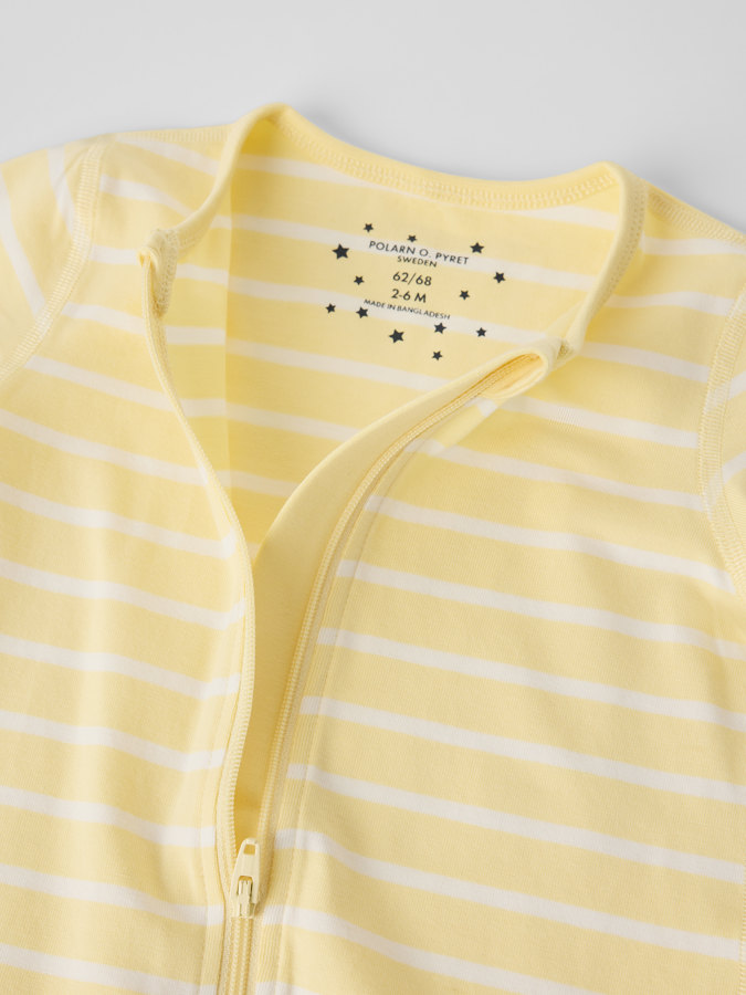 Lyhythihainen yöpukuhaalari raidallinen Lyhythihainen yöpukuhaalari raidallinen