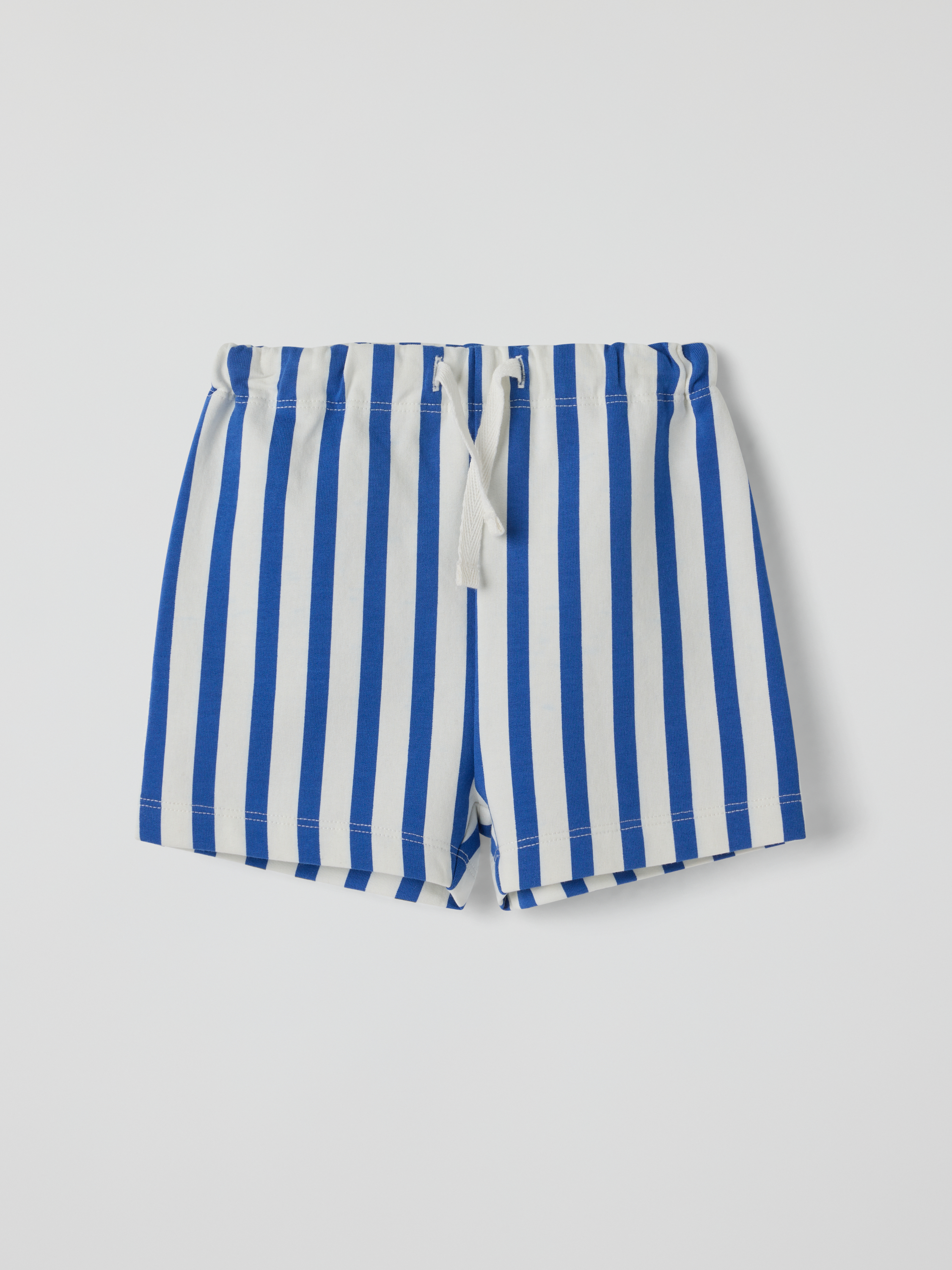 Collegeshortsit raidalliset