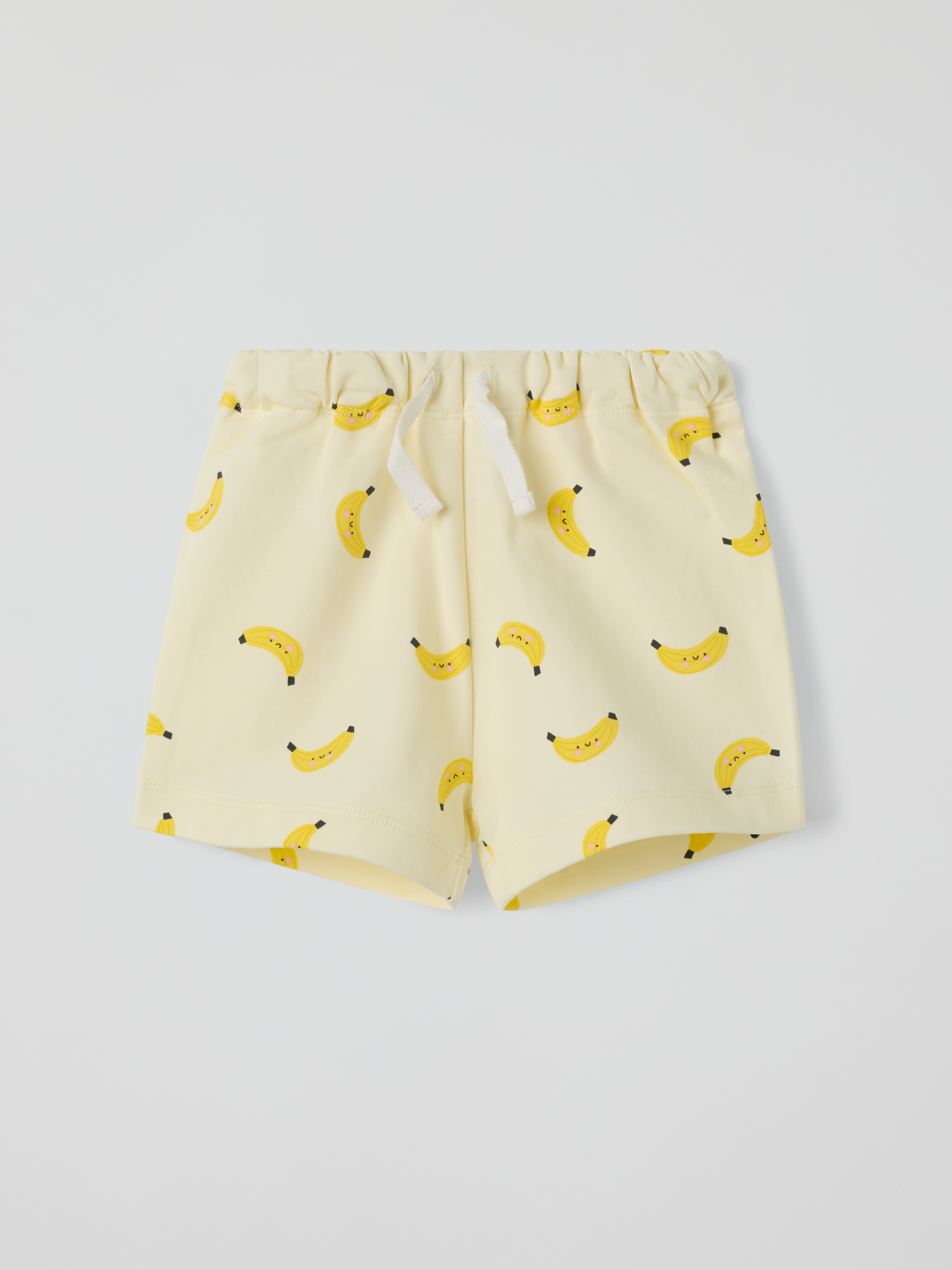 College-shortsit banaanit
