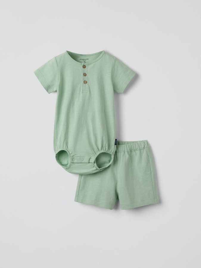 Setti body ja shortsit