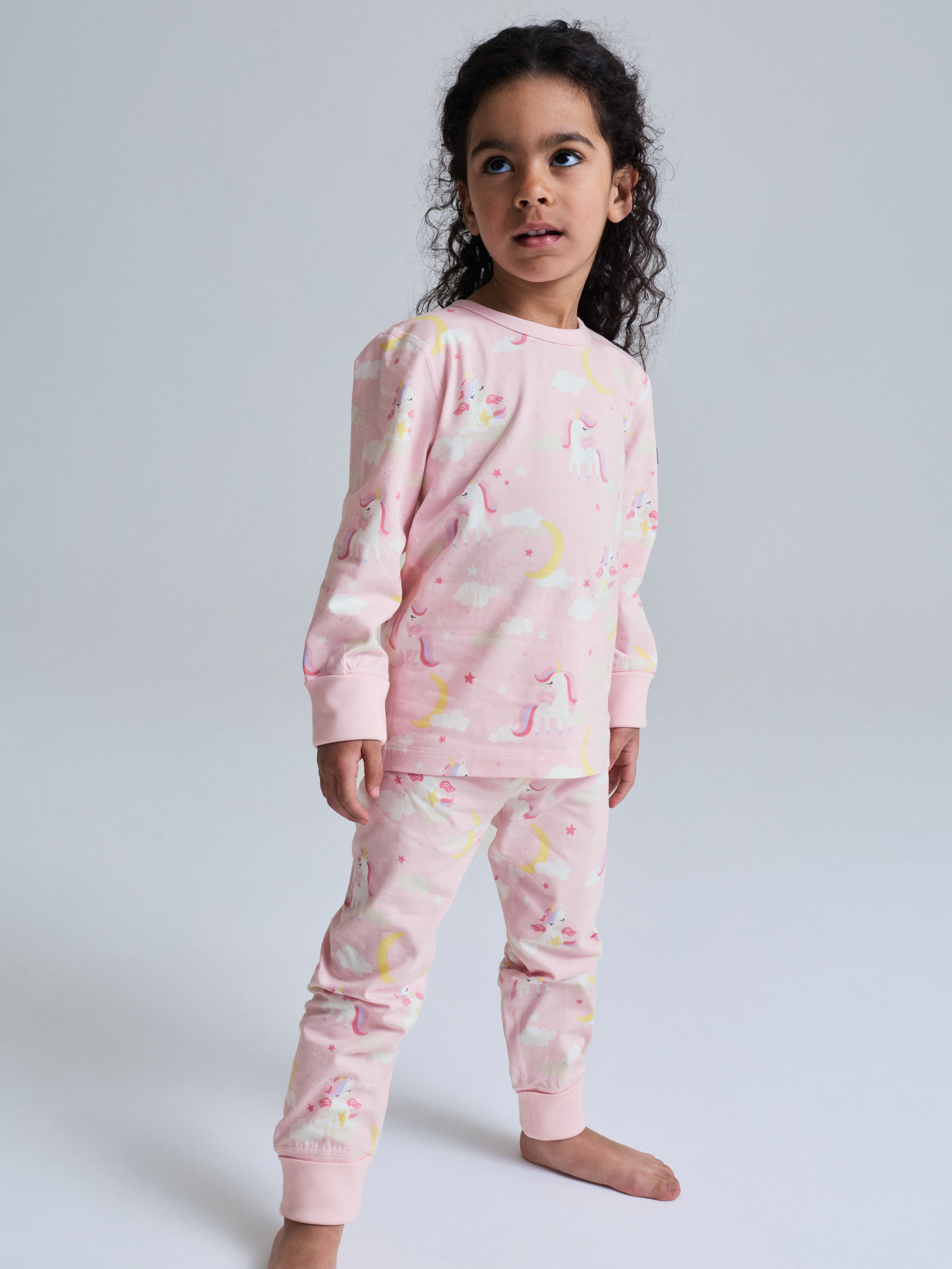 Pyjamat yksisarviset