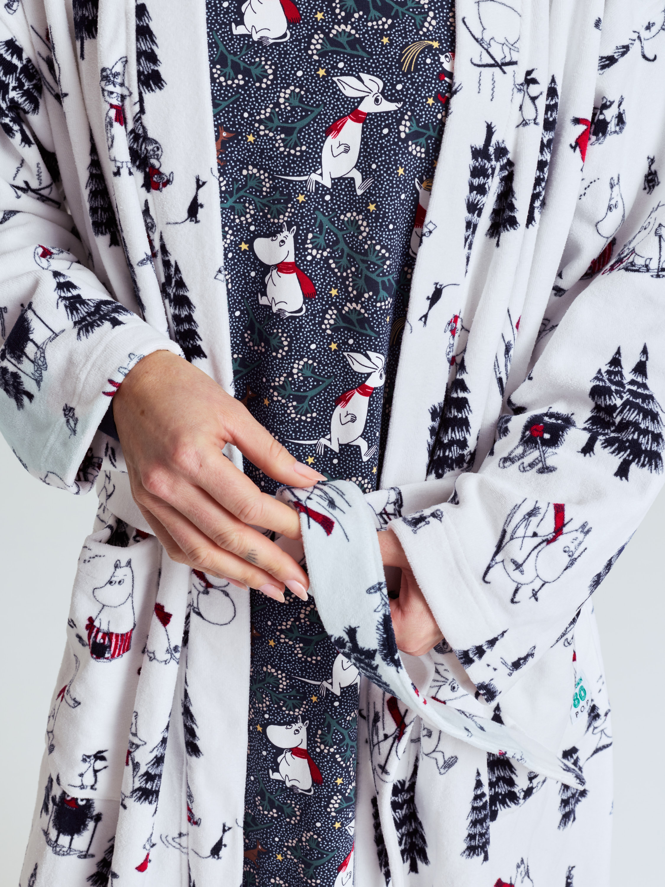 Aamutakki aikuisten muumikuviolla