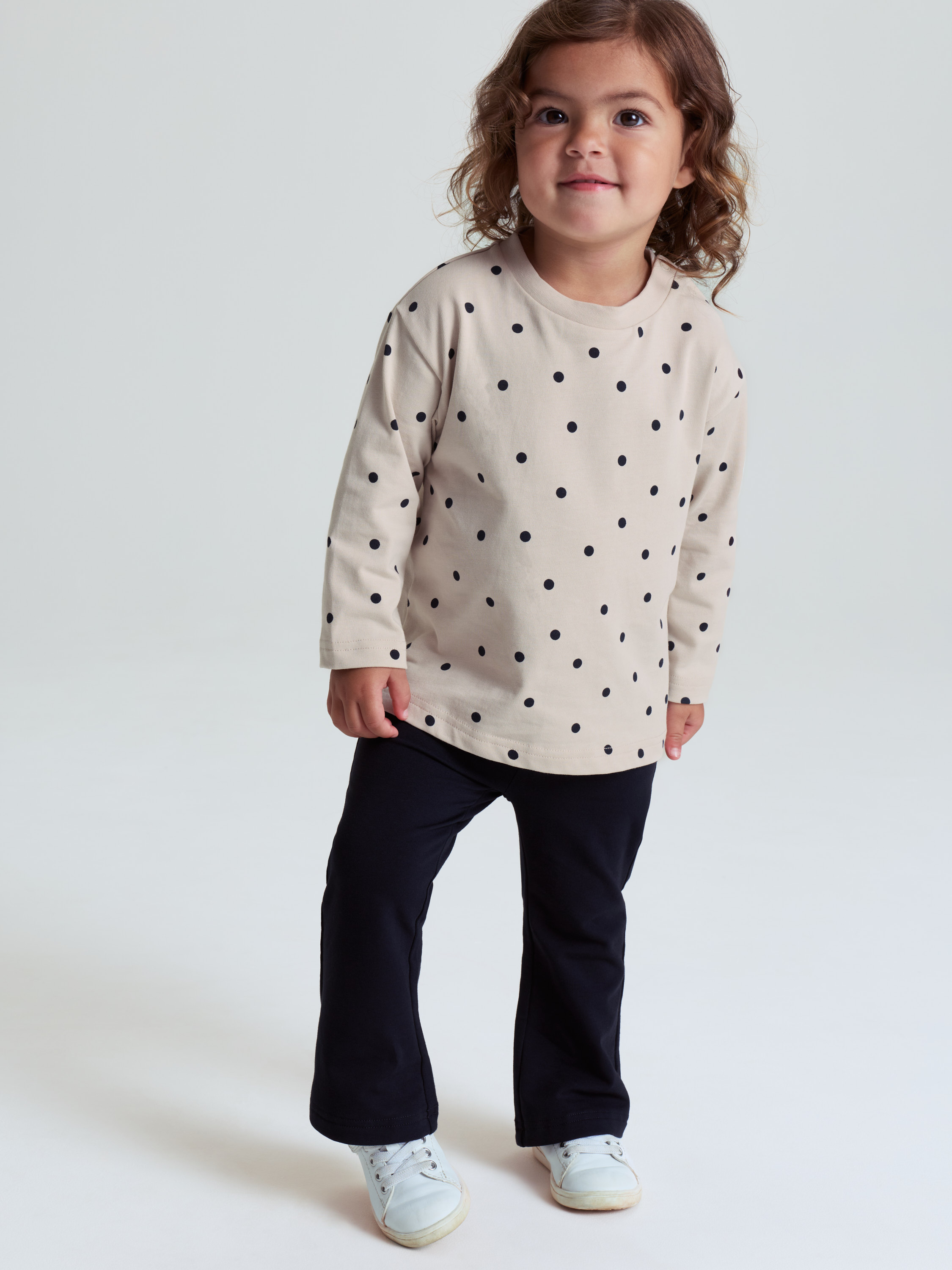 Leveälahkeiset housut