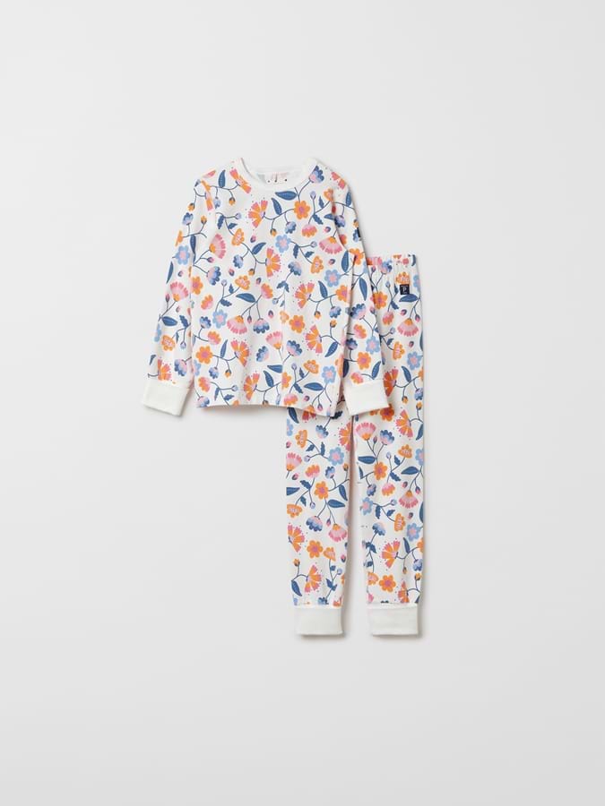 Pyjama taitettavilla resoreilla ja kukkakuviolla
