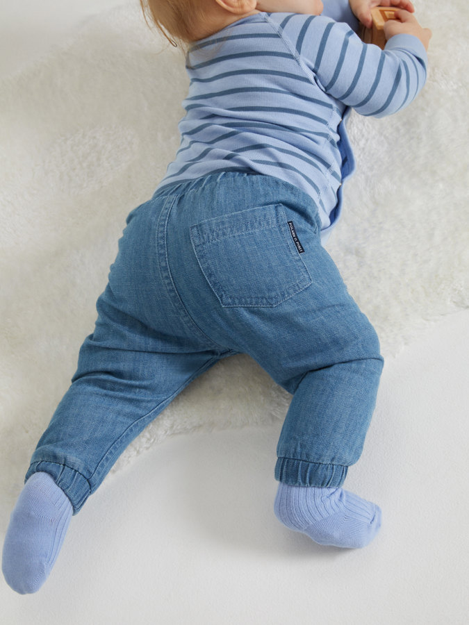 Yksiväriset farkut Yksiväriset farkut