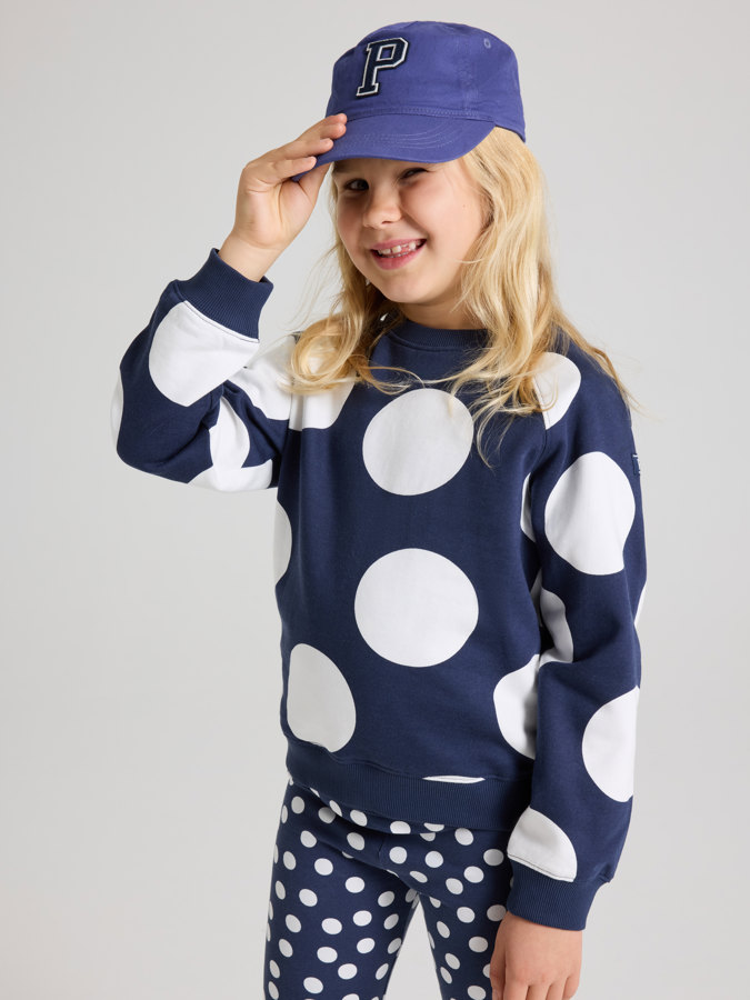 Lippalakki P-applikoinnilla Lippalakki P-applikoinnilla