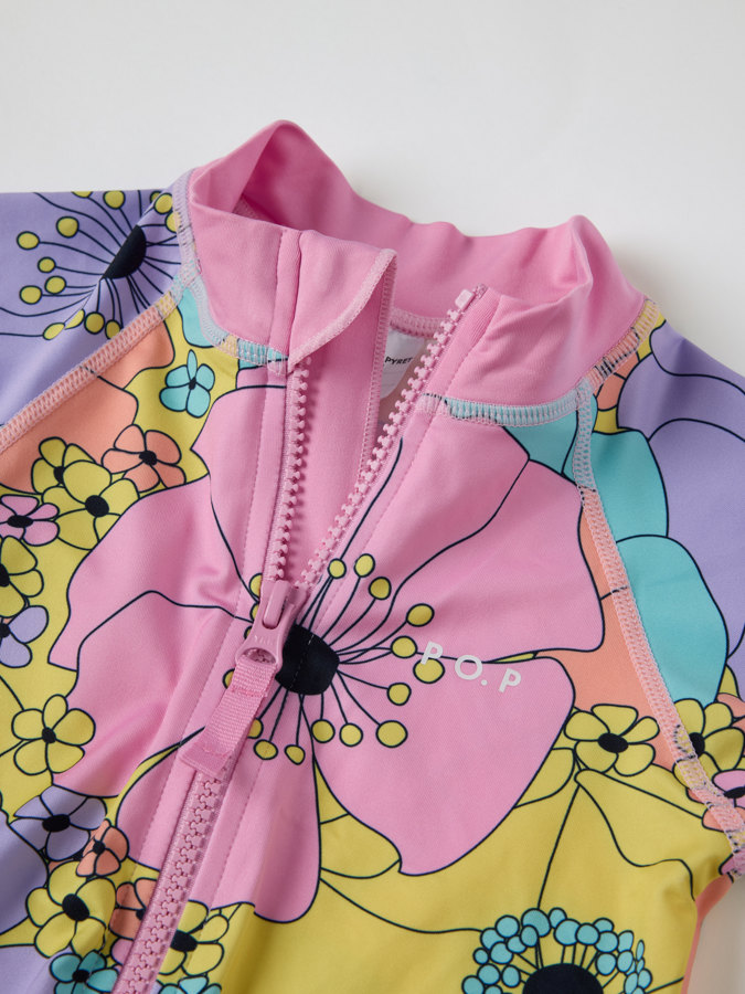 Lyhythihainen UV-uimahaalari kukkakuviolla Lyhythihainen UV-uimahaalari kukkakuviolla