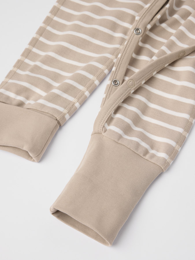 Raidallinen pyjamahaalari Raidallinen pyjamahaalari