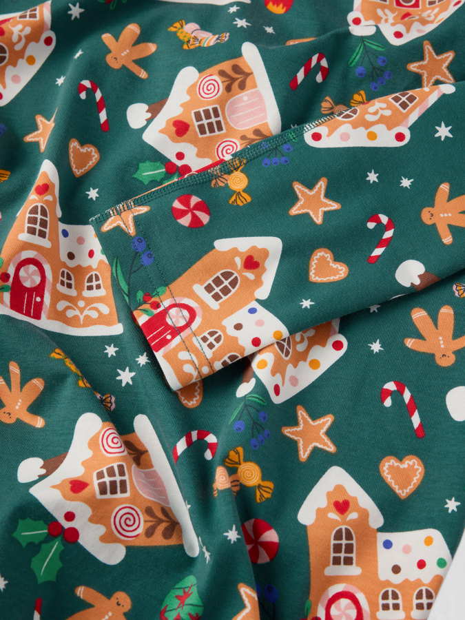 Aikuisten pyjama joulukuviolla Aikuisten pyjama joulukuviolla