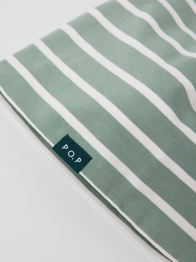 Raidallinen trikoopipo Raidallinen trikoopipo