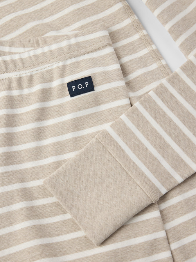 Raidallinen oloasu aikuisille Raidallinen oloasu aikuisille