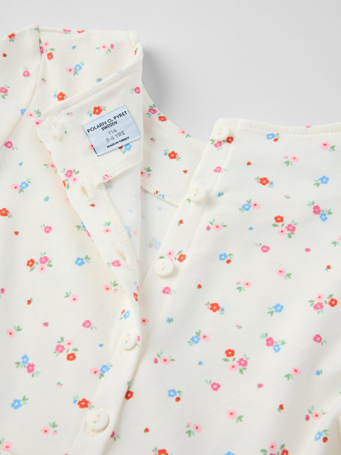 Kukkakuvioinen pyörähdysmekko Kukkakuvioinen pyörähdysmekko