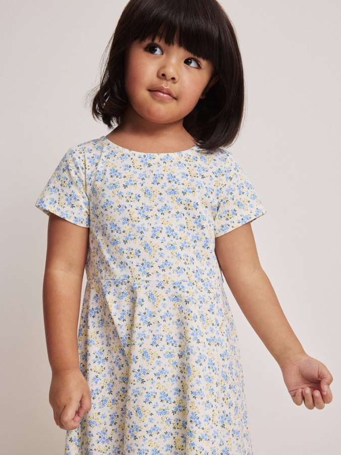 Pyörähdysmekko kukkakuvio Pyörähdysmekko kukkakuvio