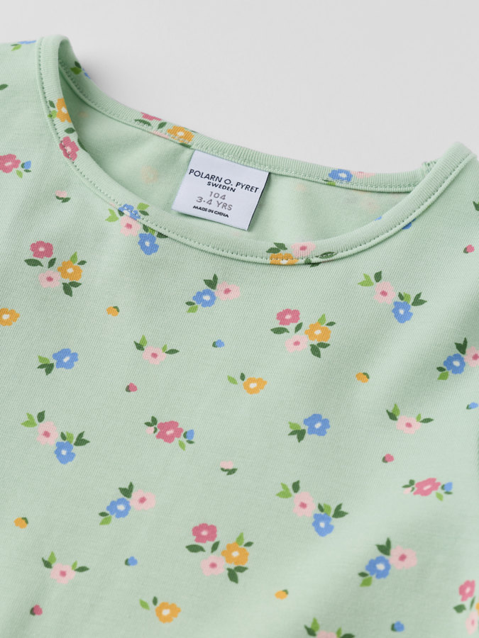 Pitkähihainen mekko kukallinen Pitkähihainen mekko kukallinen